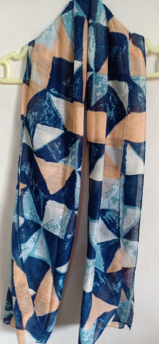 Scarf with blue pattern